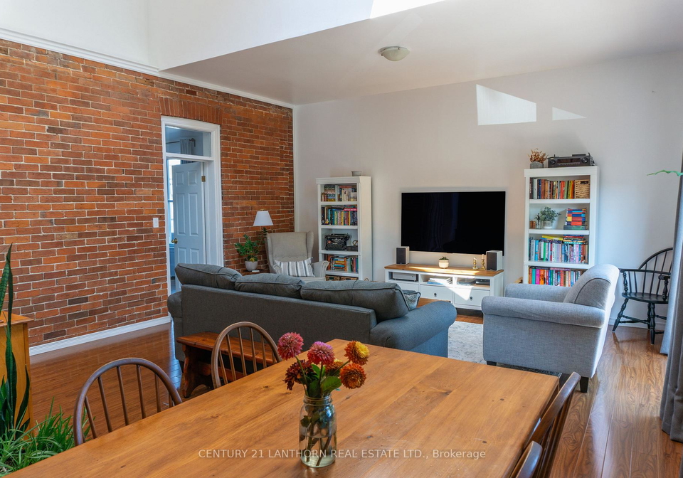 128-picton-main-street-prince-edward-county-ontario-x12899974