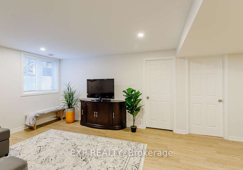 194-willow-creek-circle-ottawa-ontario-x12900620