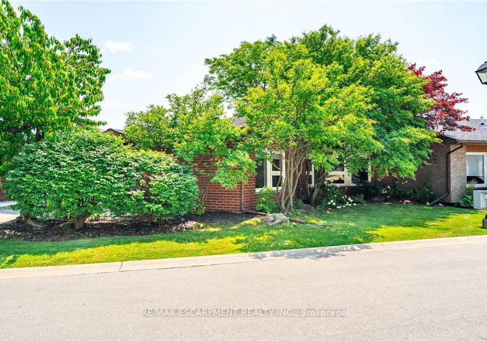 1-archdeacon-clark-trail-hamilton-ontario-x12901232