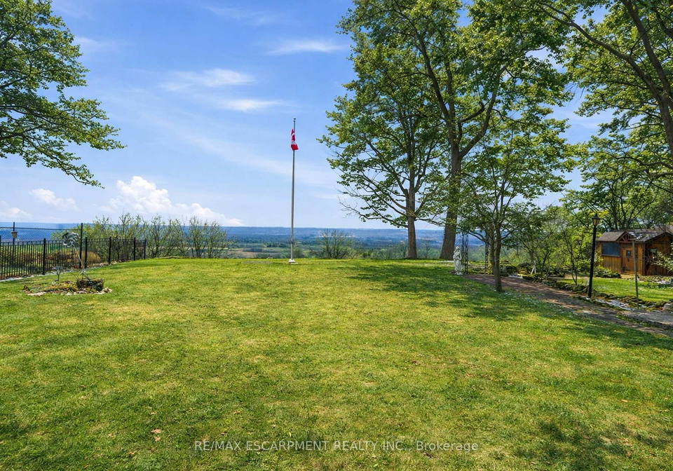 1-thorncrest-boulevard-hamilton-ontario-x12901258