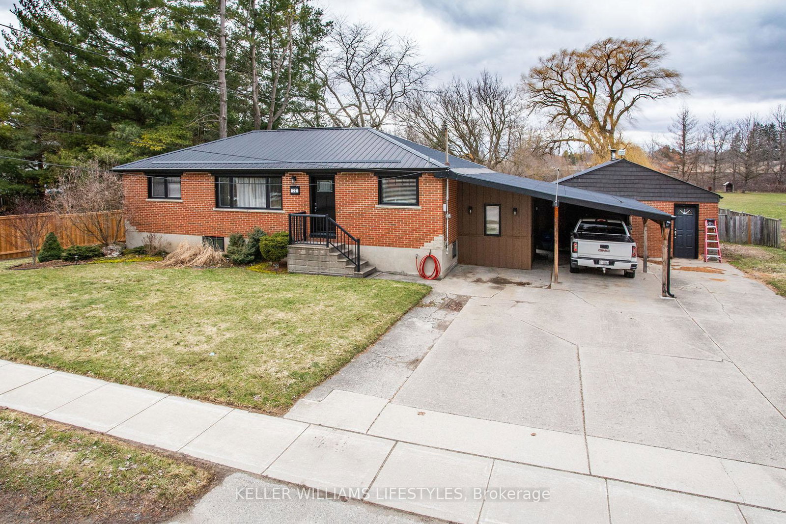 22-charles-street-thames-centre-ontario-x12901342