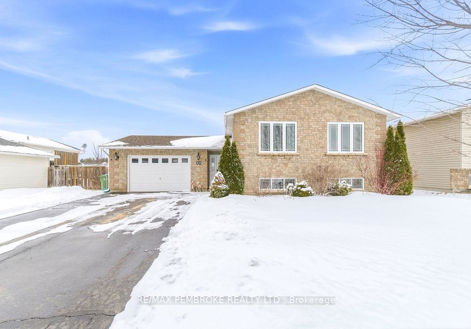 17-greenvale-crescent-petawawa-ontario-x12902336