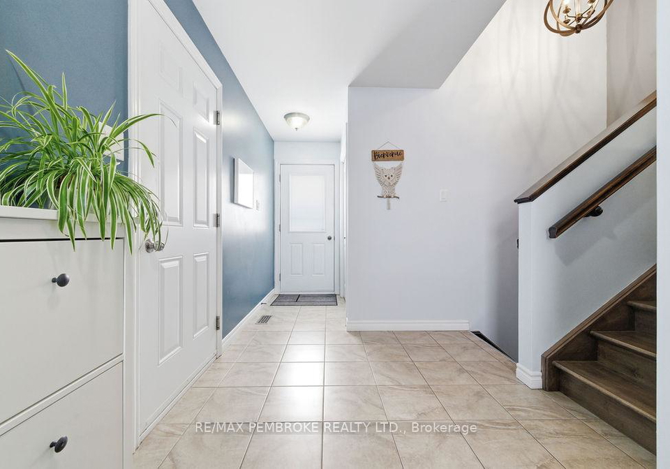17-greenvale-crescent-petawawa-ontario-x12902336