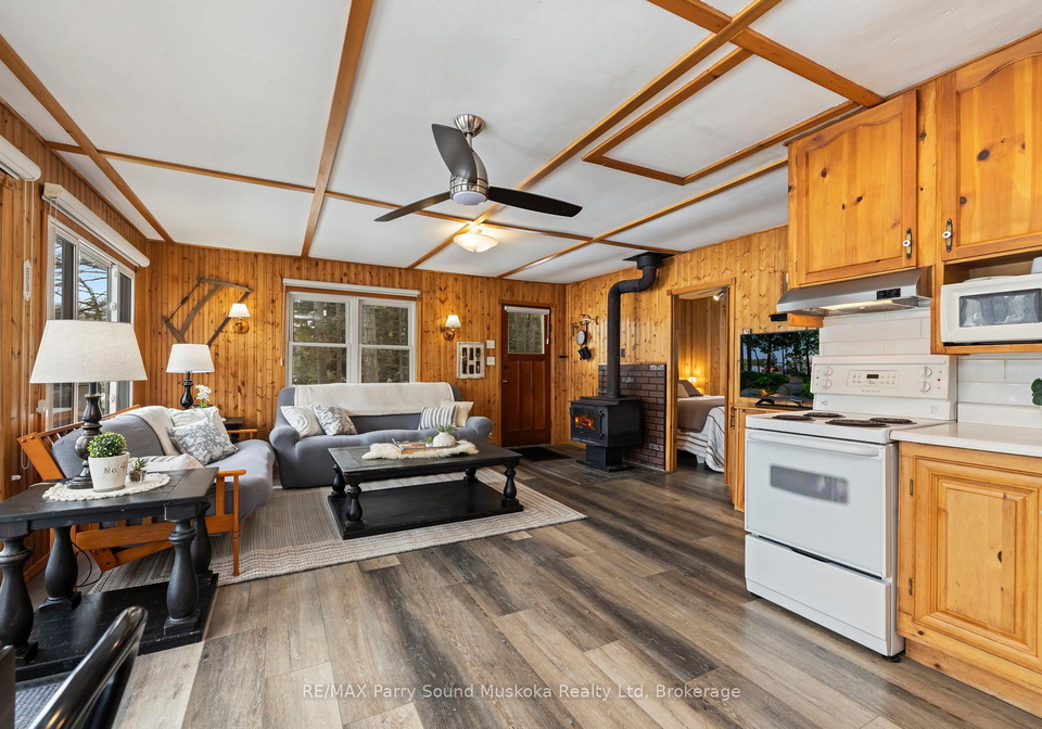 4-post-lane-seguin-ontario-x12902342