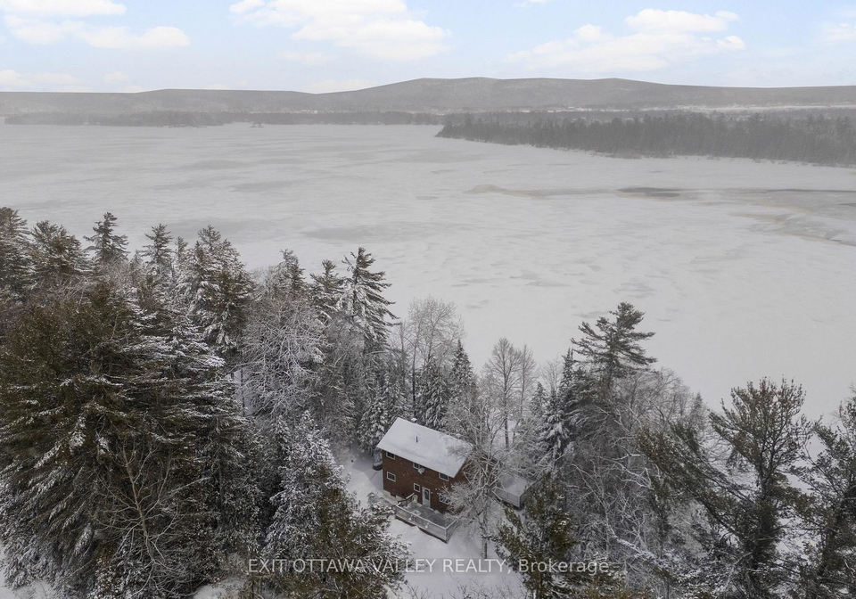 164-coulonge-lake-trail-whitewater-region-ontario-x12903996