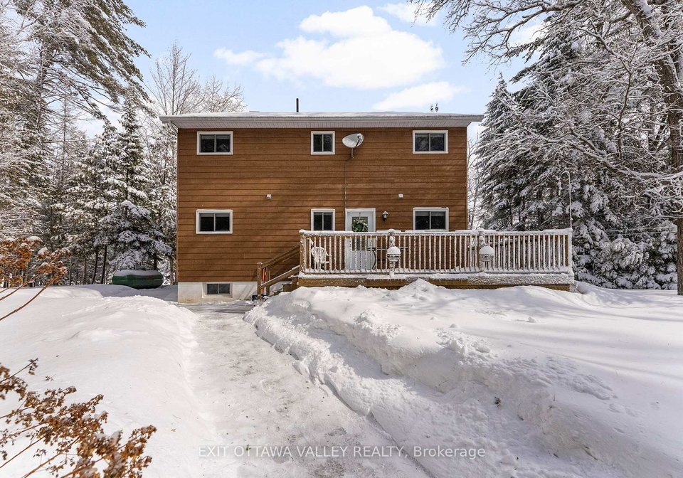 164-coulonge-lake-trail-whitewater-region-ontario-x12903996