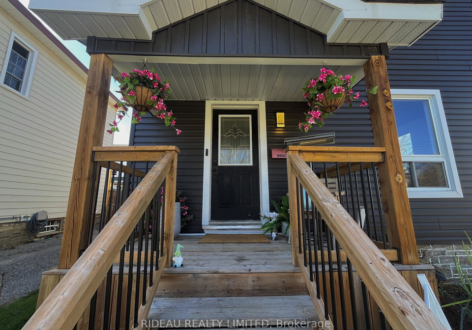 110-main-street-e-smiths-falls-ontario-x12906022