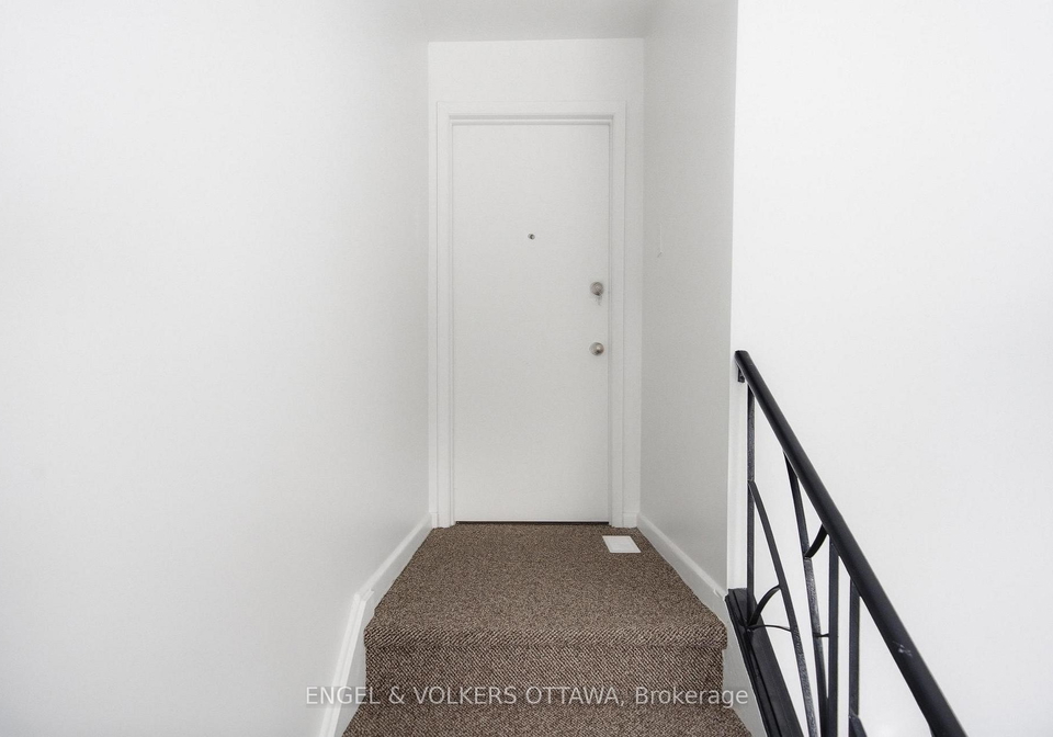 896-pinewood-crescent-ottawa-ontario-x12906798
