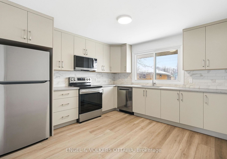 896-pinewood-crescent-ottawa-ontario-x12906798