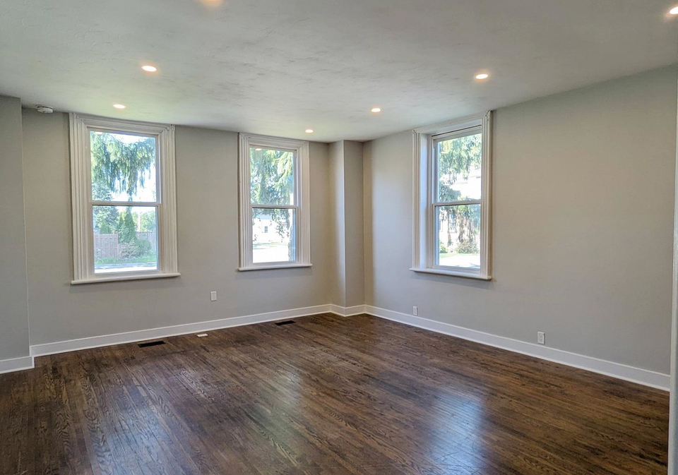 2b-huron-street-kawartha-lakes-ontario-x12907772