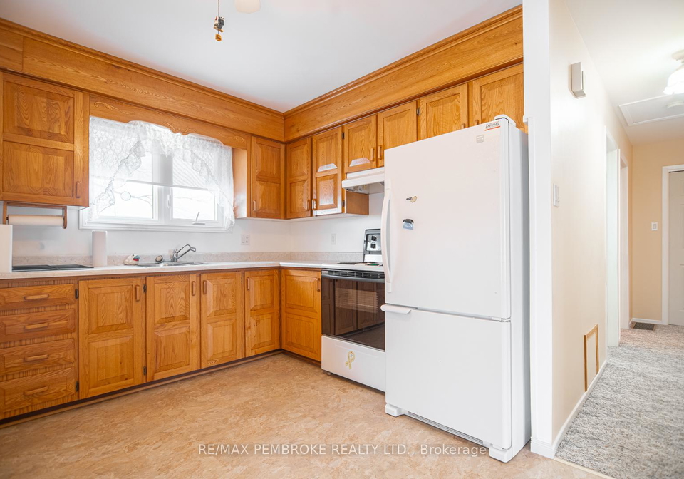 29-lisa-crescent-petawawa-ontario-x12907976