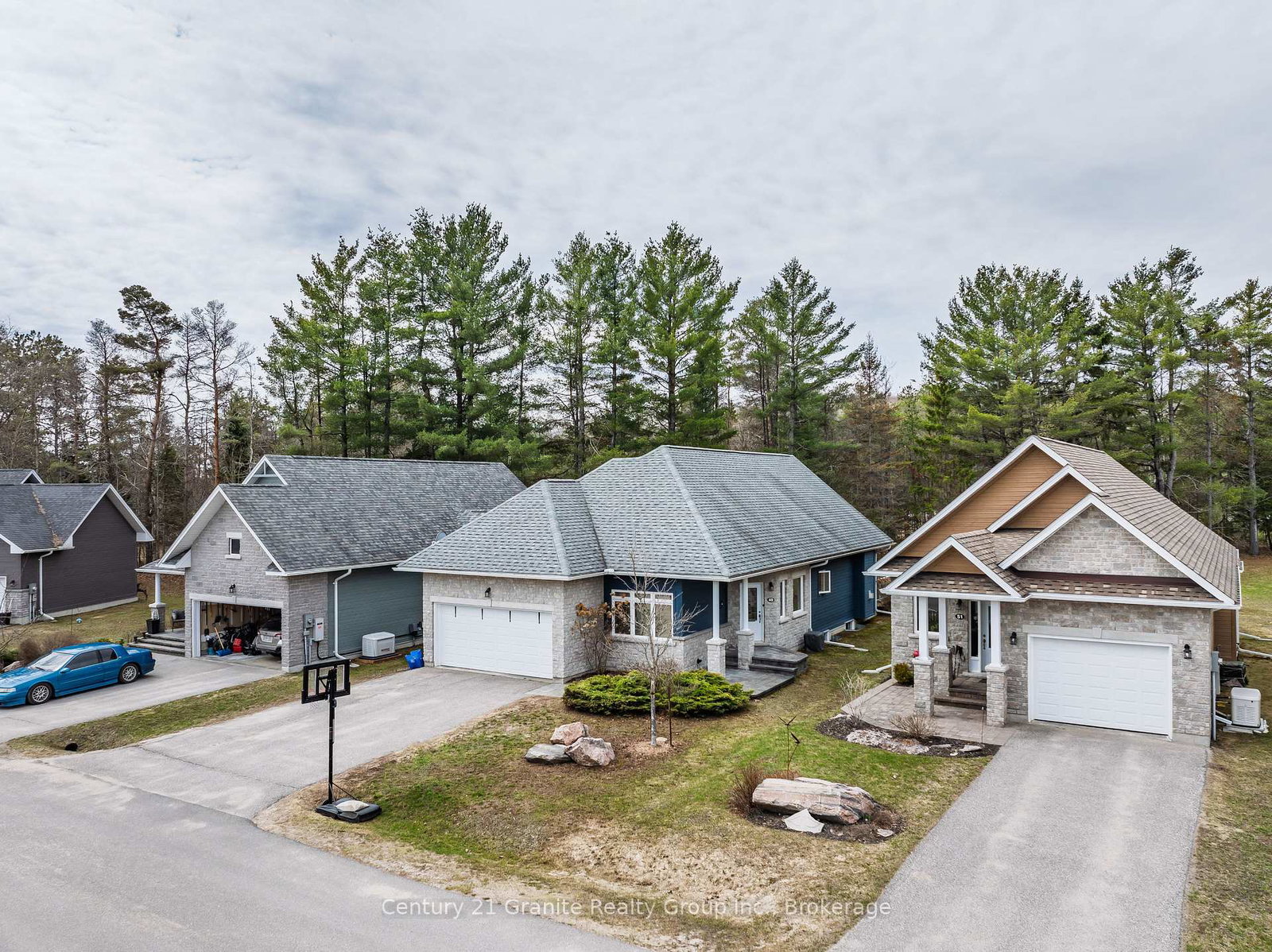 49-webb-circle-dysart-et-al-ontario-x12908972