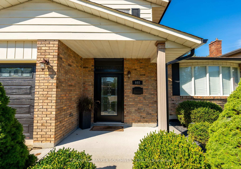 668-winchester-crescent-sarnia-ontario-x12910104