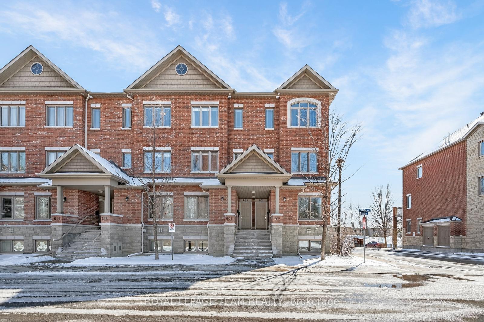 602-danaca-private-ottawa-ontario-x12910456