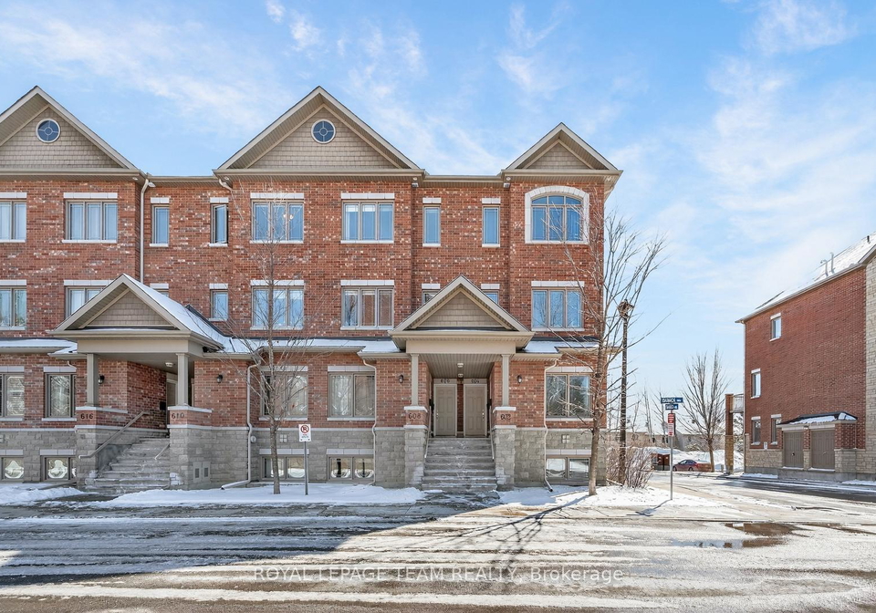 602-danaca-private-ottawa-ontario-x12910456