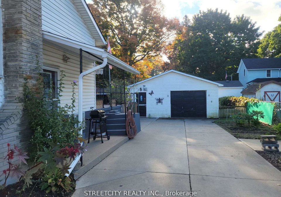 156-maple-street-west-elgin-ontario-x12910604