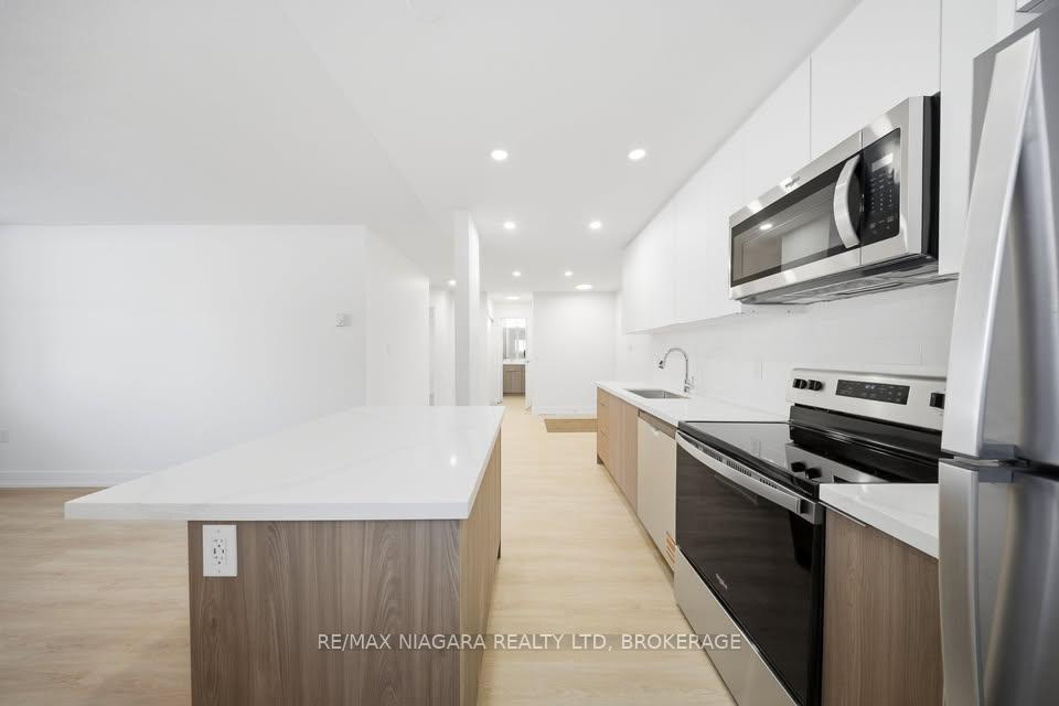 25-downes-avenue-prince-edward-county-ontario-x12911198