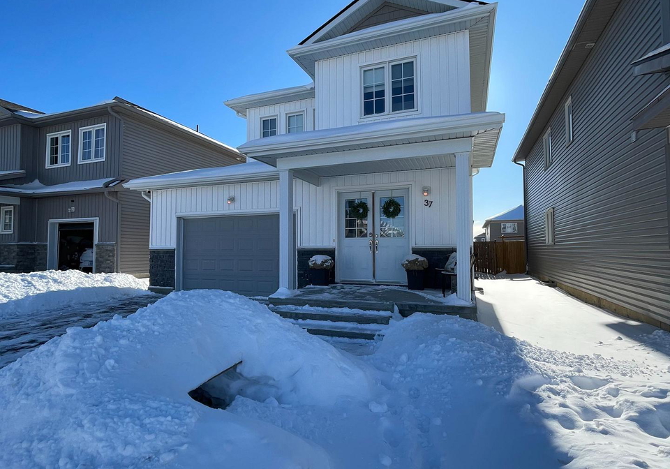 37-brennan-crescent-loyalist-ontario-x12916066