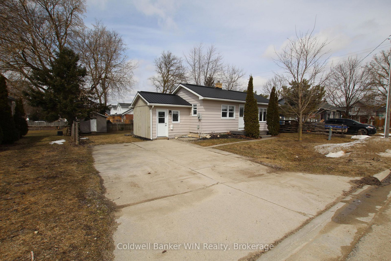 383-wellington-street-e-wellington-north-ontario-x12916450