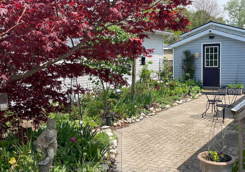 12-iroquois-lane-ashfield-colborne-wawanosh-ontario-x12919614