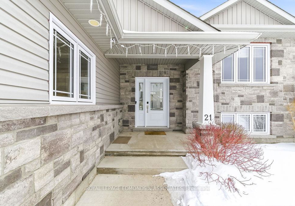 21-liam-street-petawawa-ontario-x12921728