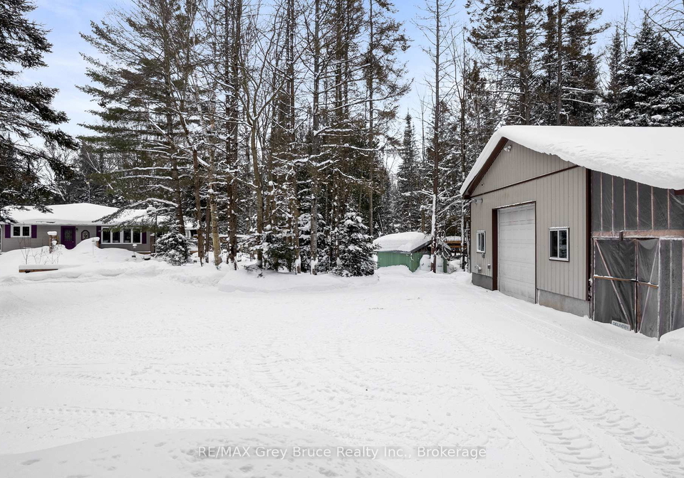 33-woodstock-avenue-northern-bruce-peninsula-ontario-x12922444