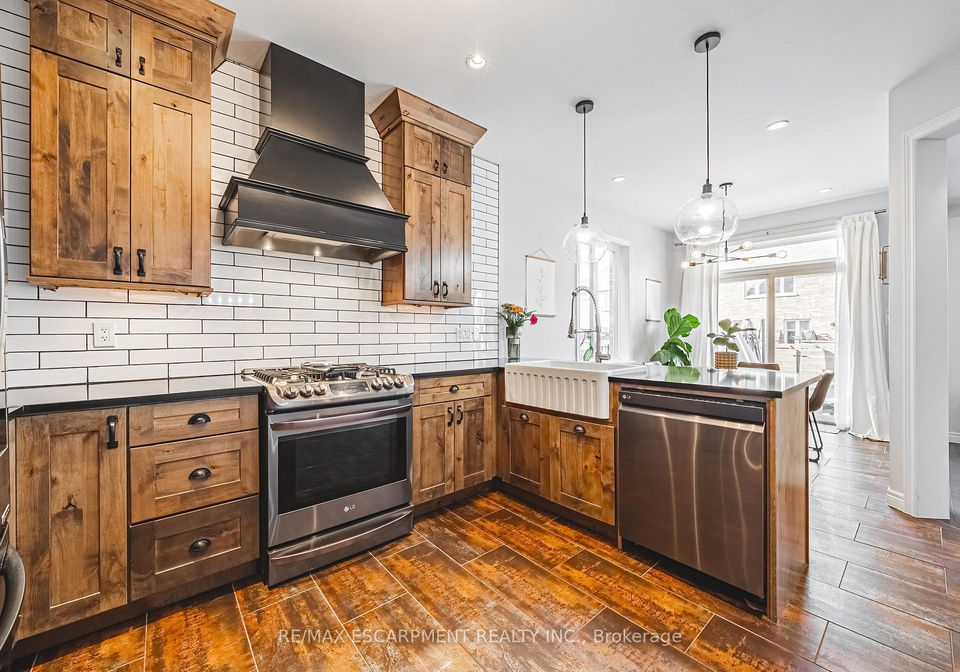 8-matteo-trail-hamilton-ontario-x12925550