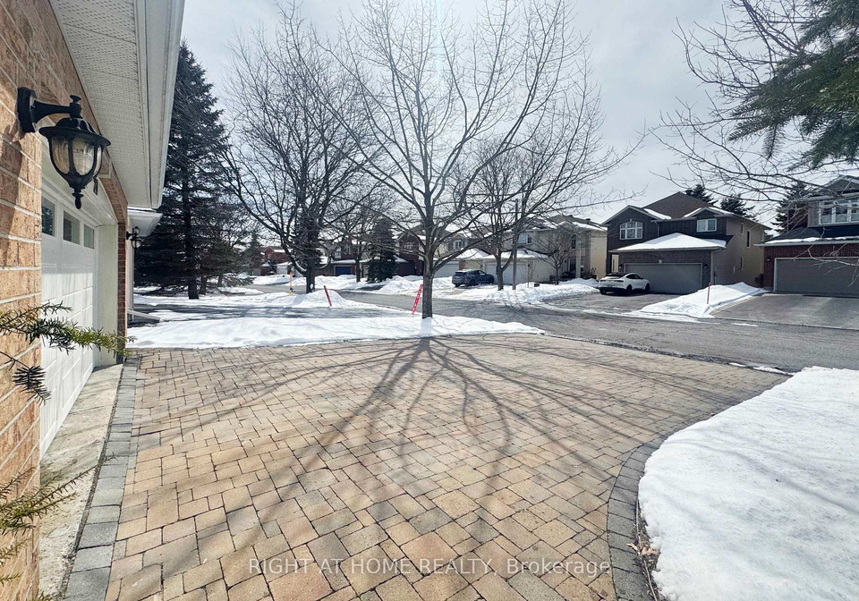 20-evanshen-crescent-kanata-ontario-x12926314