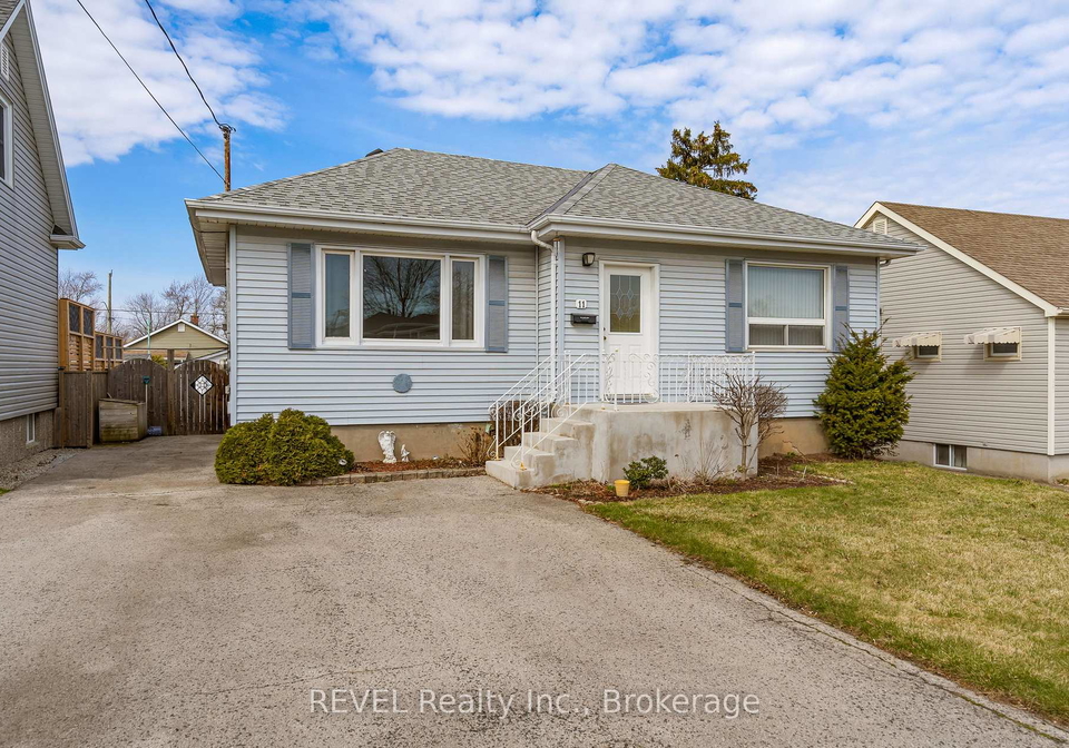 11-melrose-avenue-st-catharines-ontario-x12927332