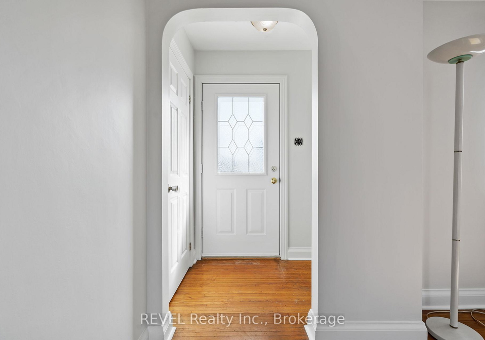 11-melrose-avenue-st-catharines-ontario-x12927332