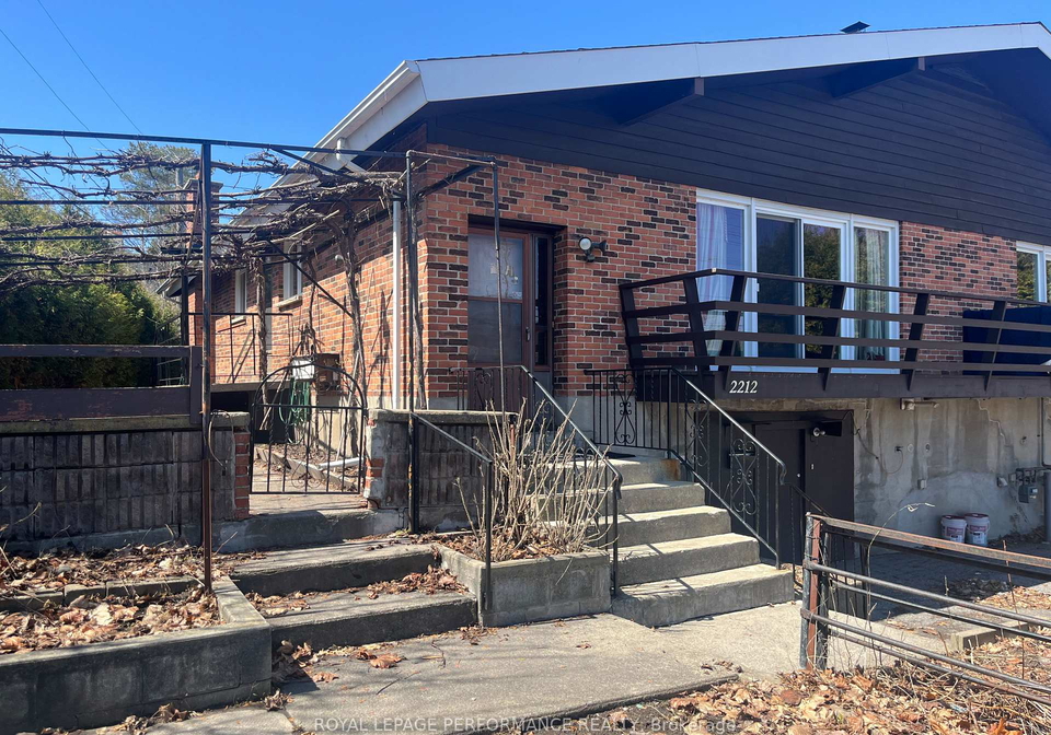 2212-st-laurent-boulevard-ottawa-ontario-x12927430