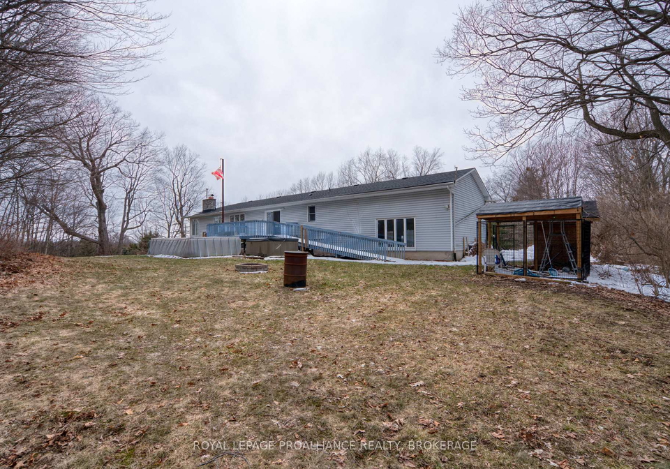 5034-highway-2-gananoque-ontario-x12927574
