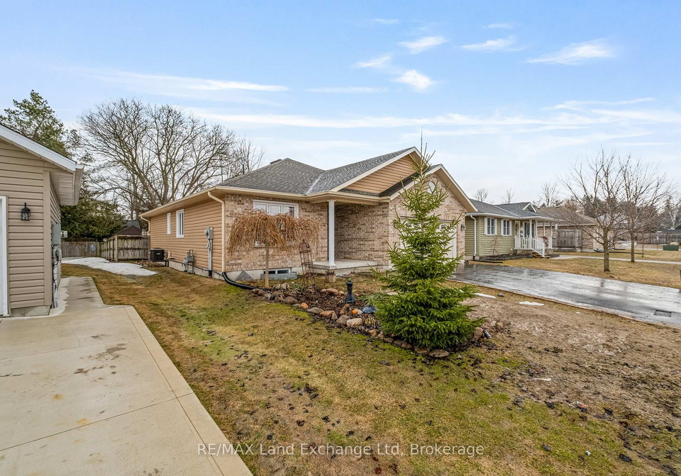401-carling-terrace-north-huron-ontario-x12928268