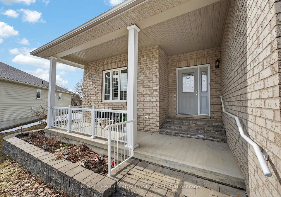 45-maplehurst-crescent-prince-edward-county-ontario-x12928742