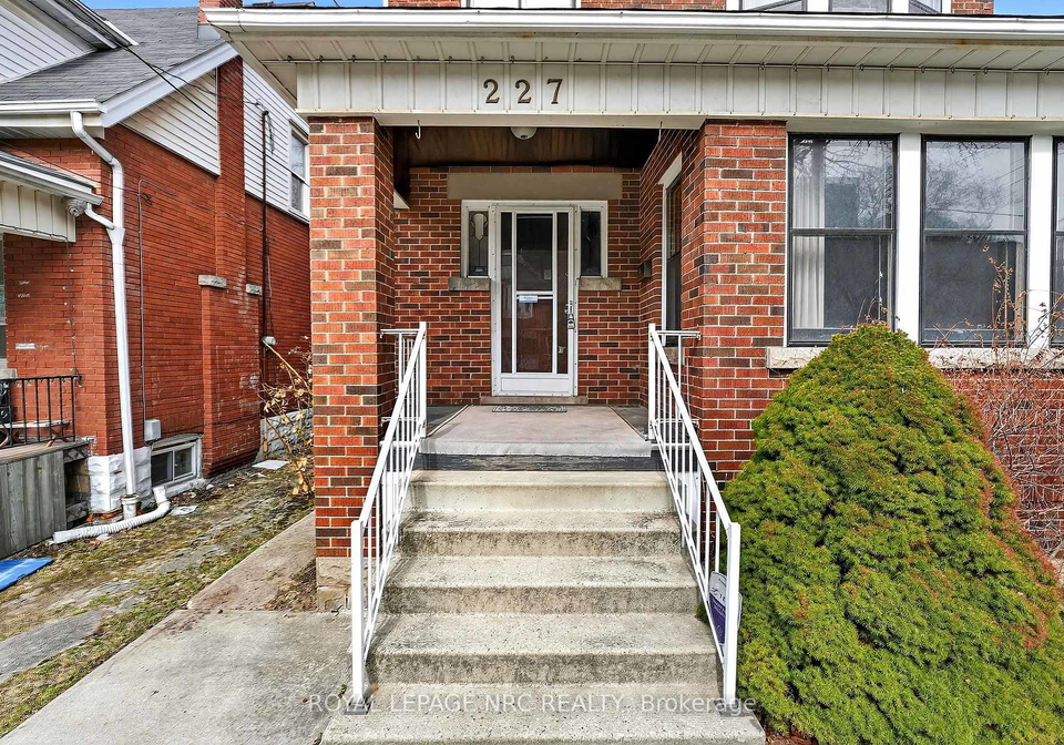 227-cumberland-avenue-hamilton-ontario-x12929052