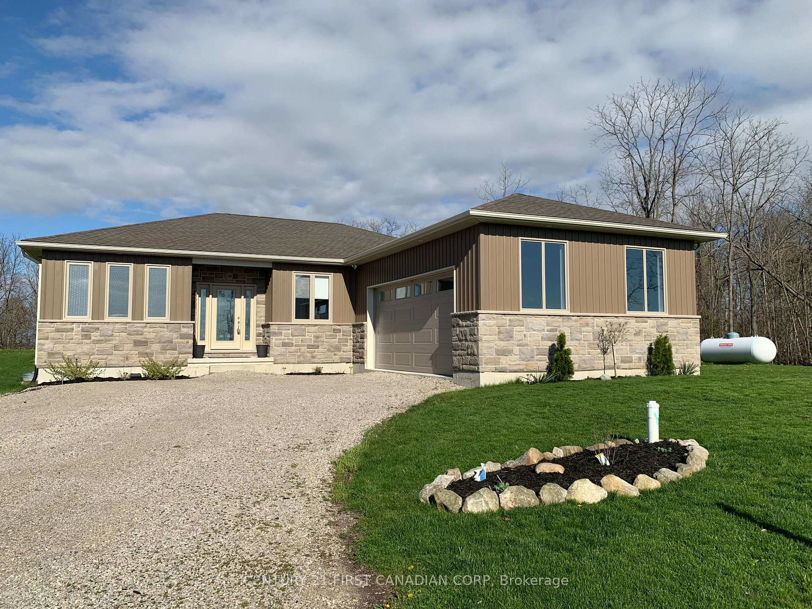 9128-indian-hills-trail-w-lambton-shores-ontario-x12929226