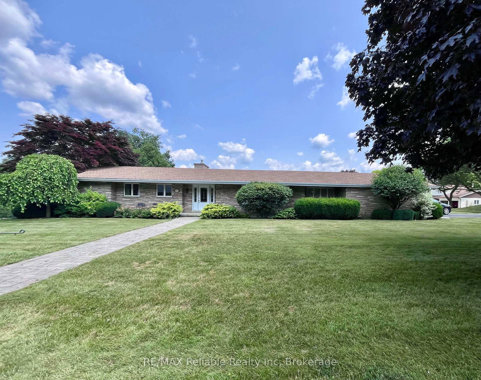 141-charles-street-north-huron-ontario-x12929920