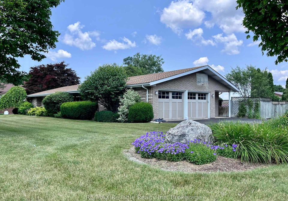 141-charles-street-north-huron-ontario-x12929920