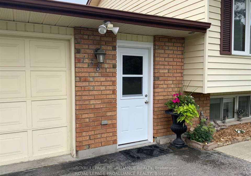 138-cloverleaf-drive-belleville-ontario-x12930022