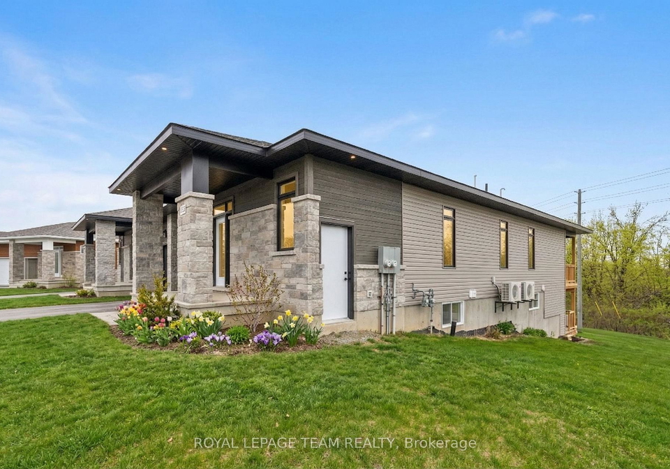 1108-moore-street-brockville-ontario-x12930390