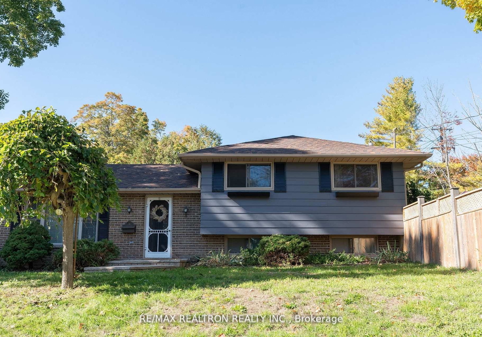 323-lindan-avenue-w-selwyn-ontario-x12930554