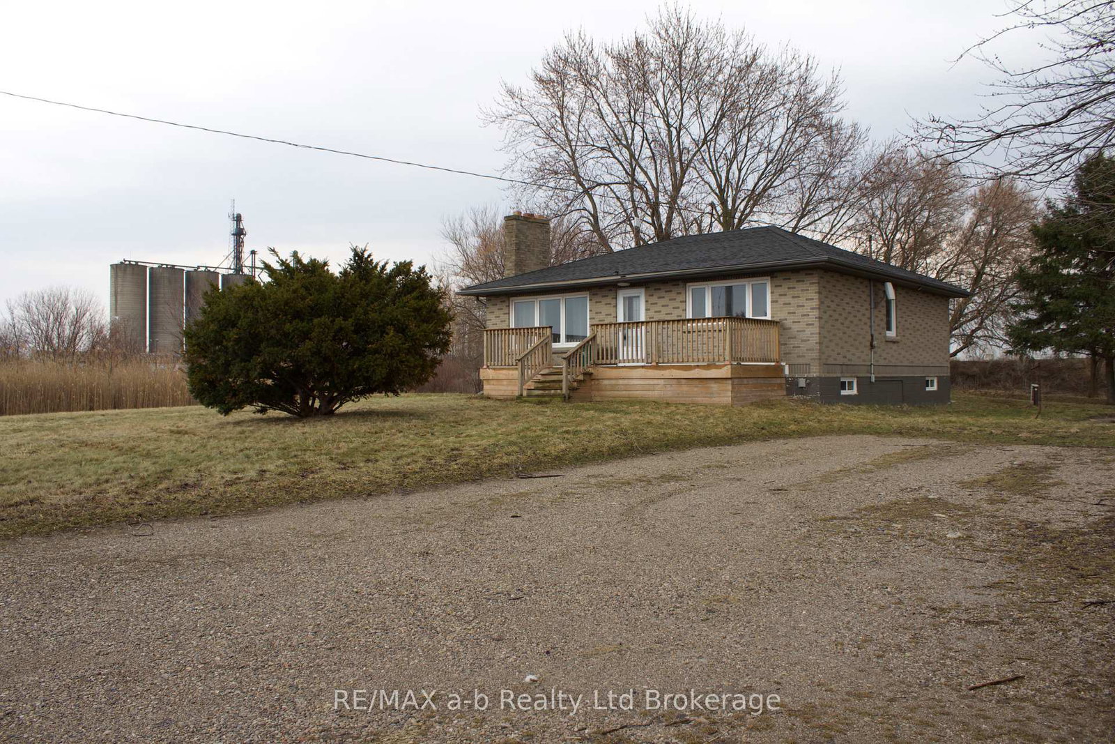 685538-highway-2-highway-woodstock-ontario-x12932870