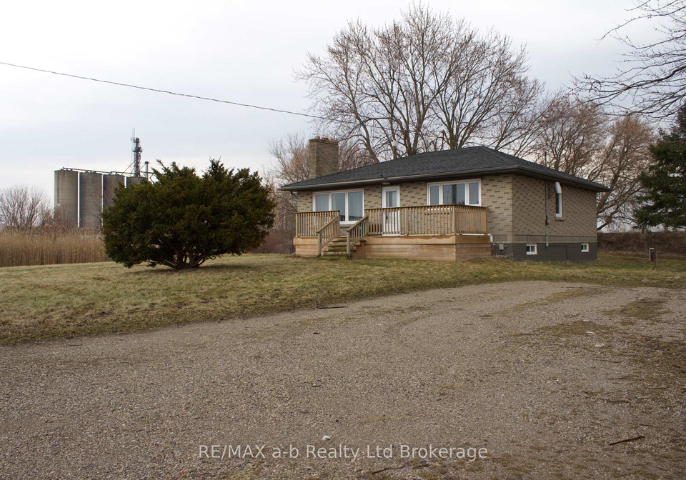 685538-highway-2-highway-woodstock-ontario-x12932870