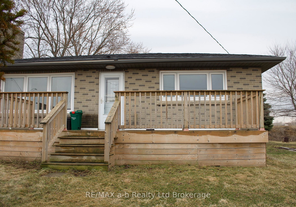 685538-highway-2-highway-woodstock-ontario-x12932870