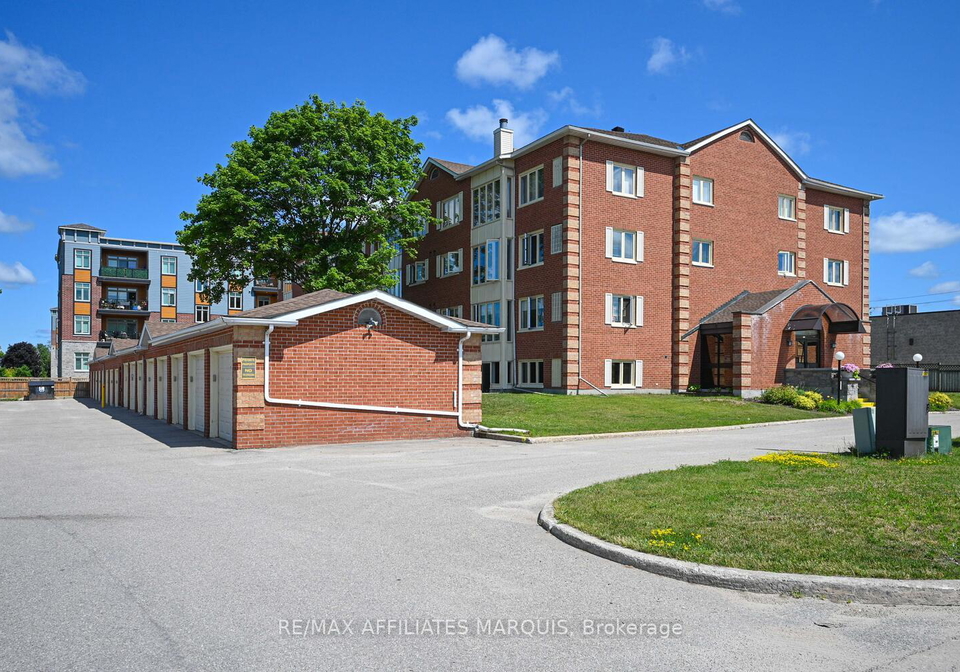 10-armstrong-drive-smiths-falls-ontario-x12933494