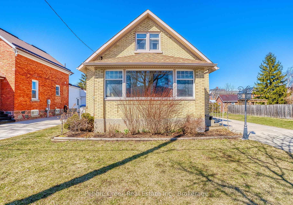 10-centre-street-bluewater-ontario-x12933528