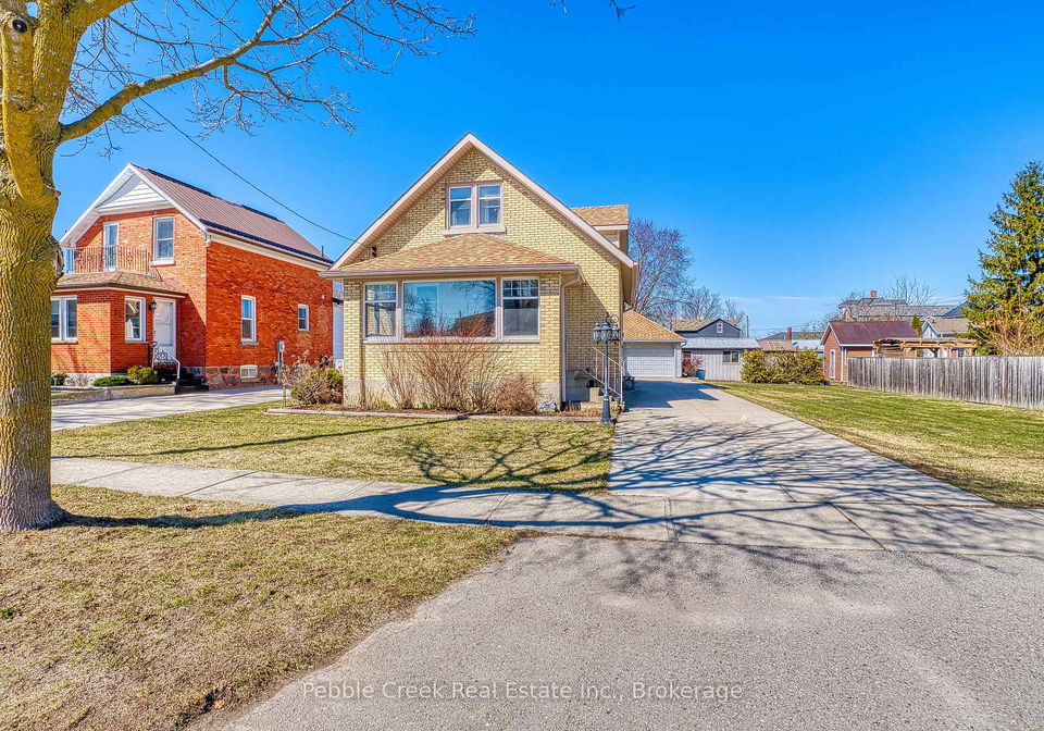10-centre-street-bluewater-ontario-x12933528