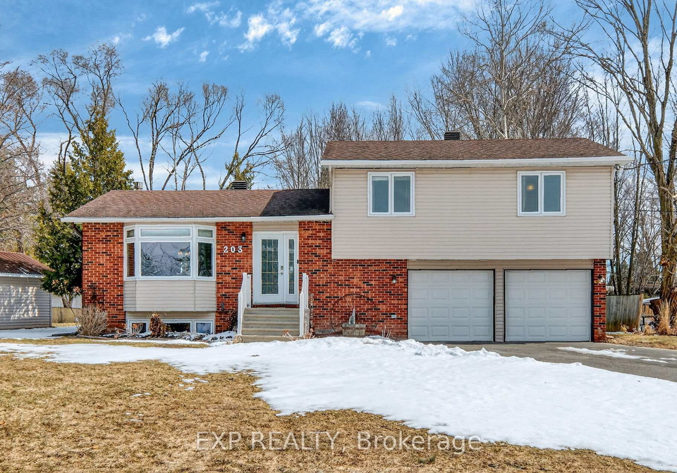 203-stanley-crescent-russell-ontario-x12933802
