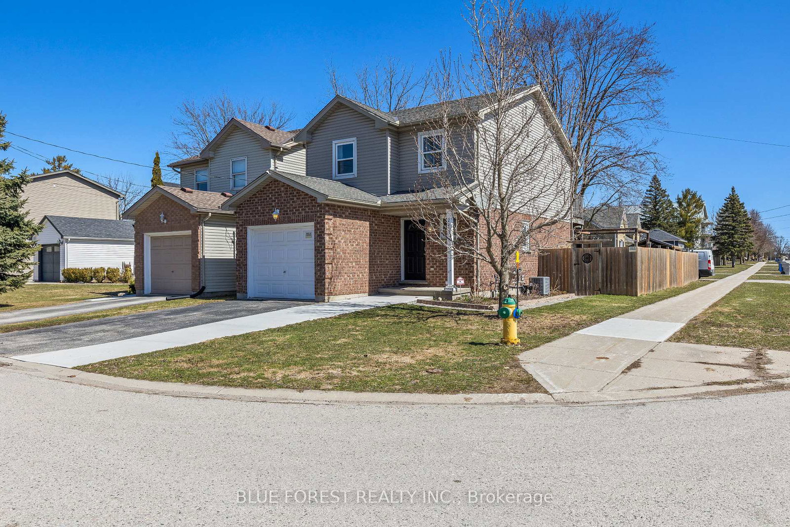260-oak-street-lucan-biddulph-ontario-x12934010