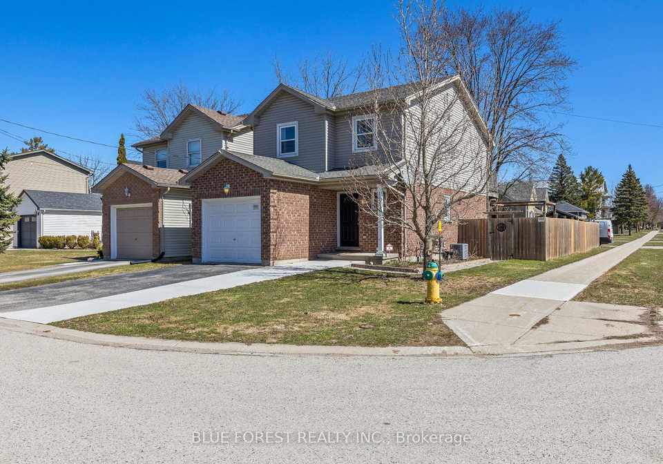 260-oak-street-lucan-biddulph-ontario-x12934010
